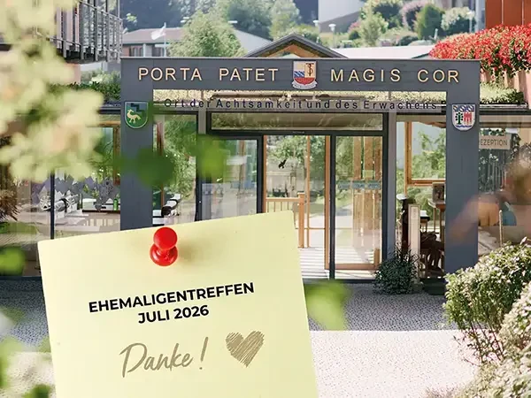 Der Eingang zur Hochgrat Klinik